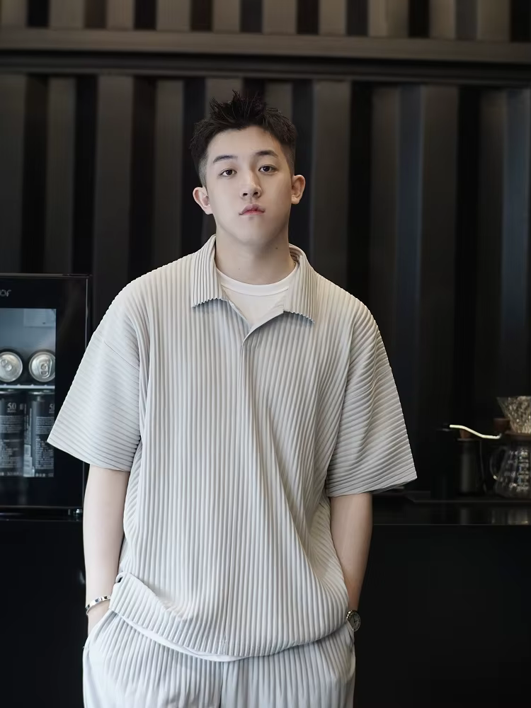 Polo plissé japonais Miyake pour homme, décontracté, ample, col à revers, manches courtes, haut quot