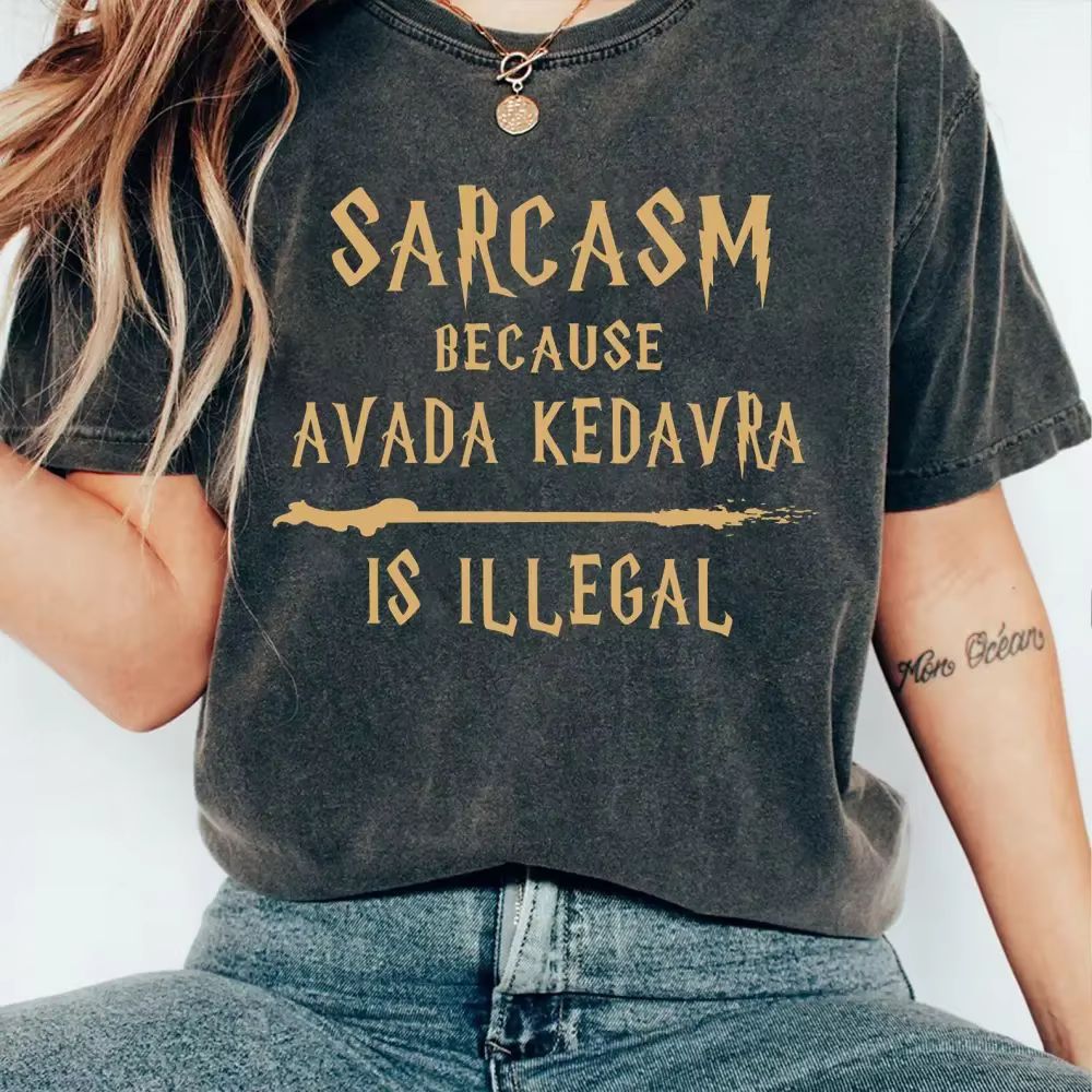 Chemise baguette magique rétro sarcasme parce que Avada Kedavra est illégal chemise unisexe école t-
