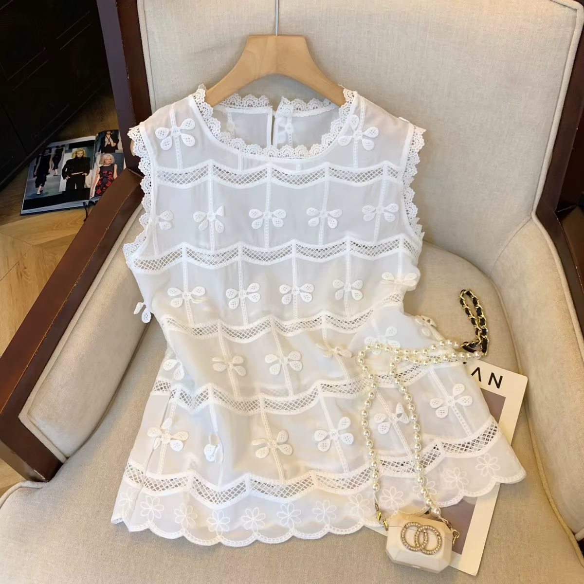 Chemisier sans manches en dentelle ajourée à motif floral pour femme, haut de gamme et de style occi