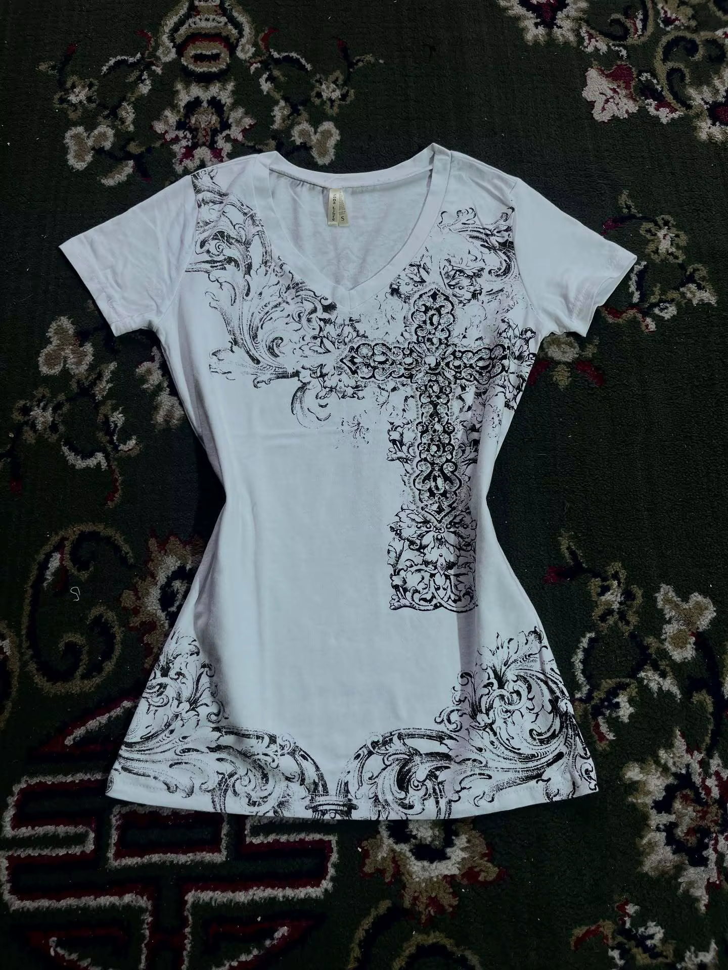 T-shirt Femme Imprimé Floral Croix Gothique 2026 Blanc Coupe Slim Y2K Streetwear