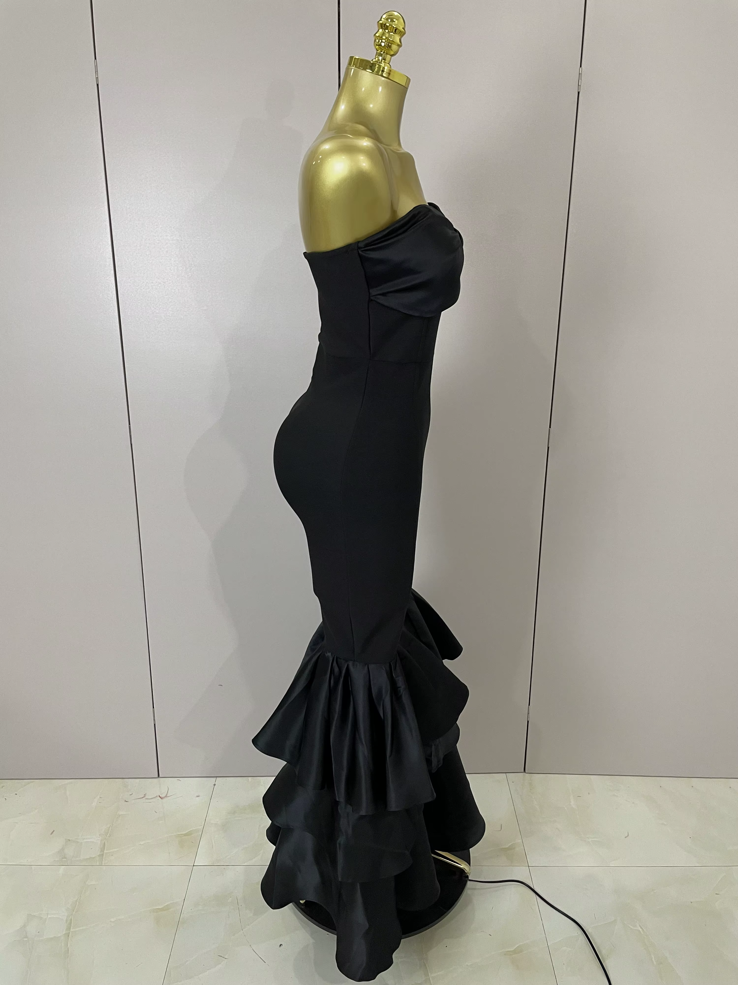 Luxe anniversaire Sexy bretelles noir volants moulante Flare Bandage combinaison 2025 femmes célébri