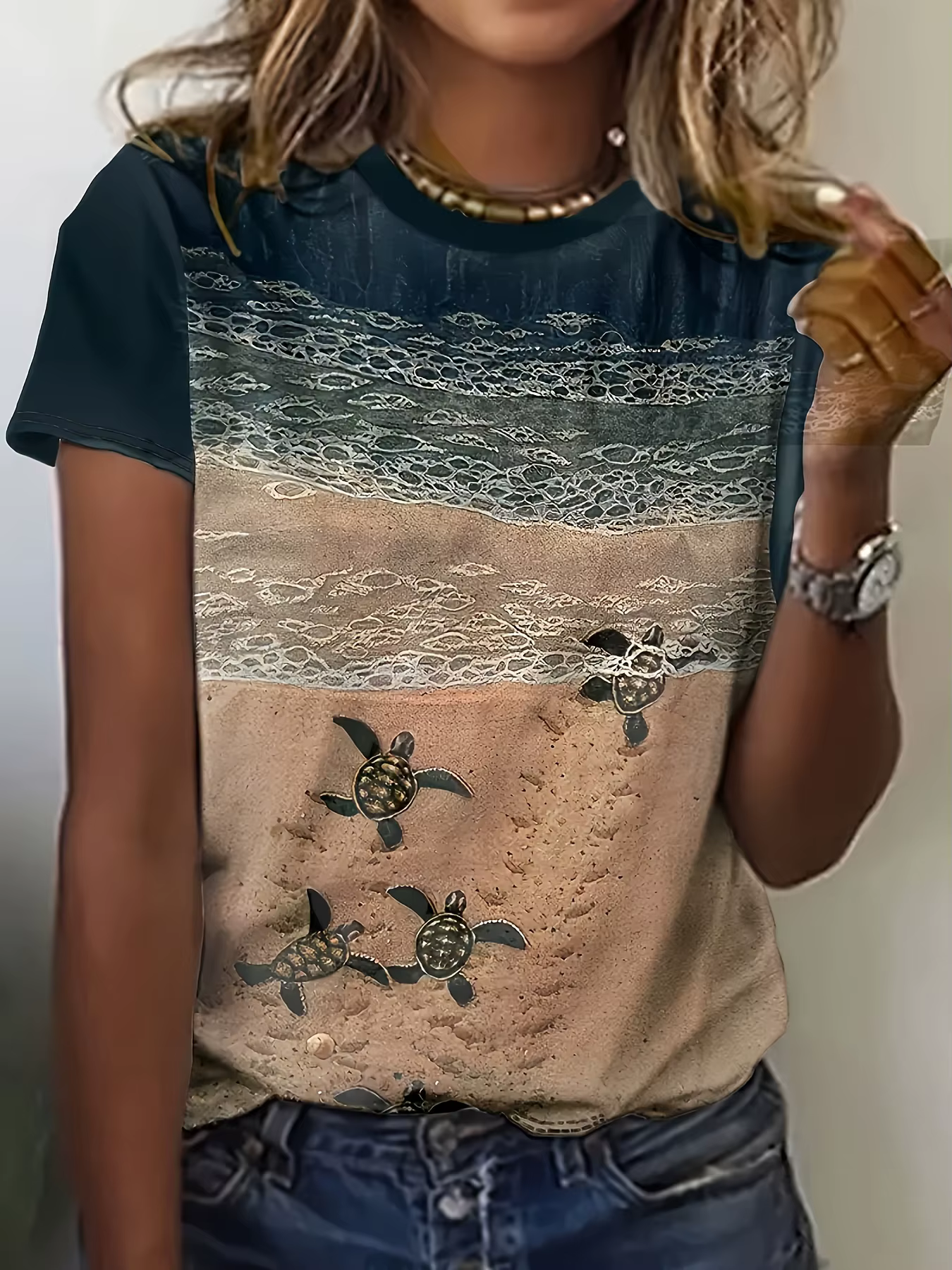 T-shirt Navy Beach pour femme – Motif tortues bébés et vagues océaniques, imprimé côtier pour un usa