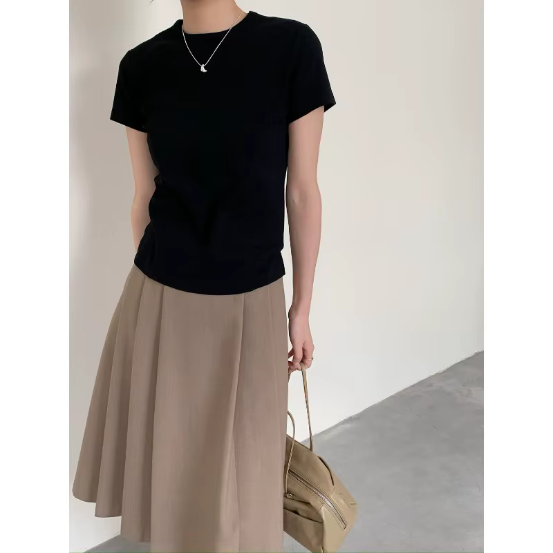 T-shirt à manches courtes et col rond, base classique en coton, épaules extensibles, couleur unie