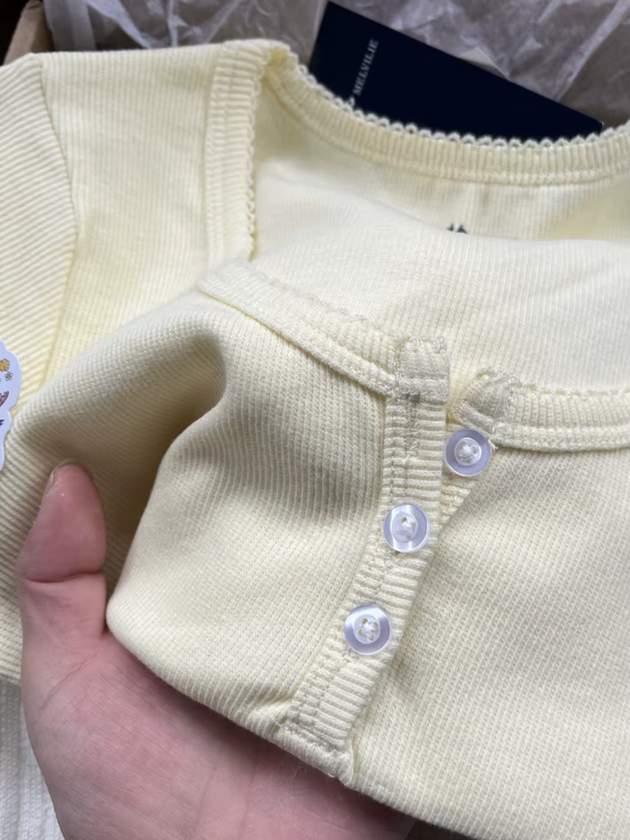 Économie à manches courtes en coton doux à col rond pour femmes, trois boutons, jaune crémeux, t-shi