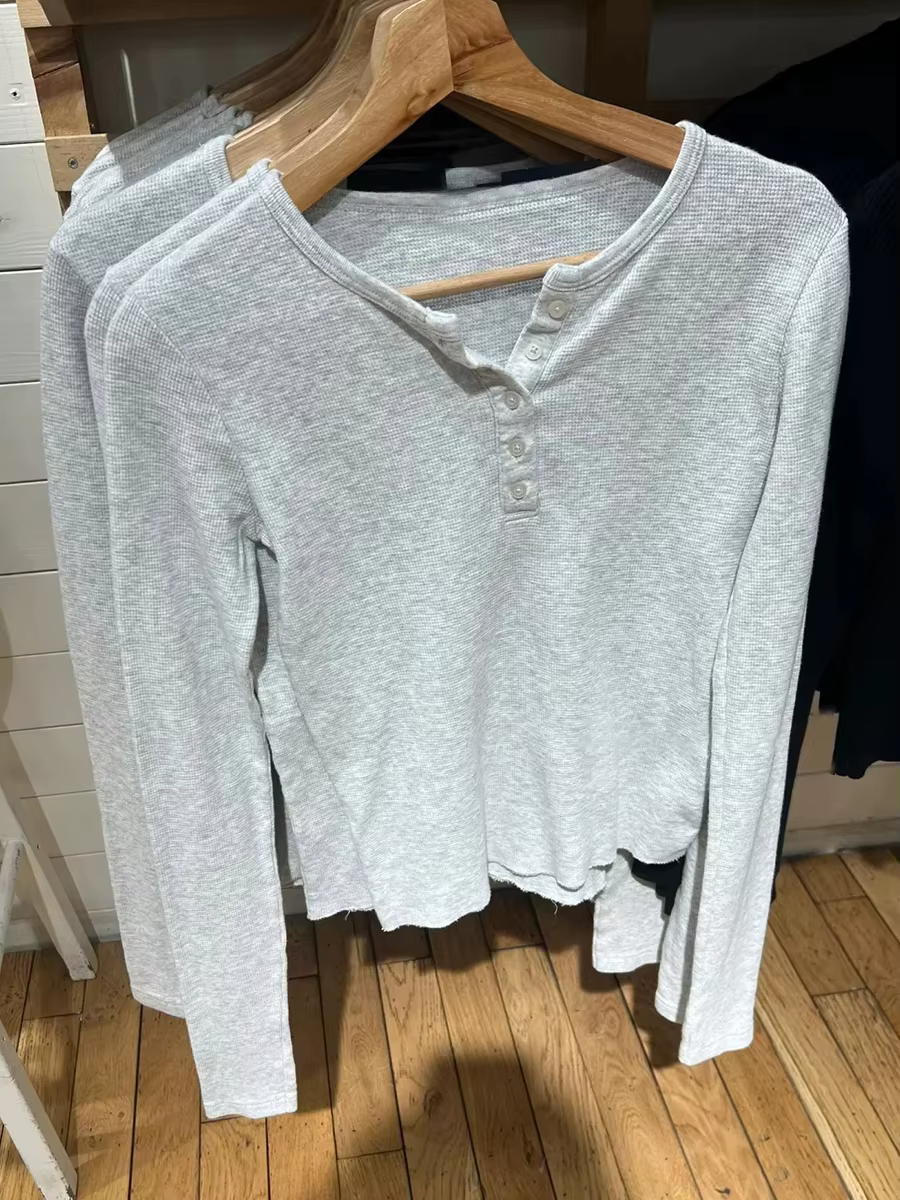 Gris gaufre 7 boutons à manches longues T-shirts femmes automne coton boutons mince t-shirt hauts vê