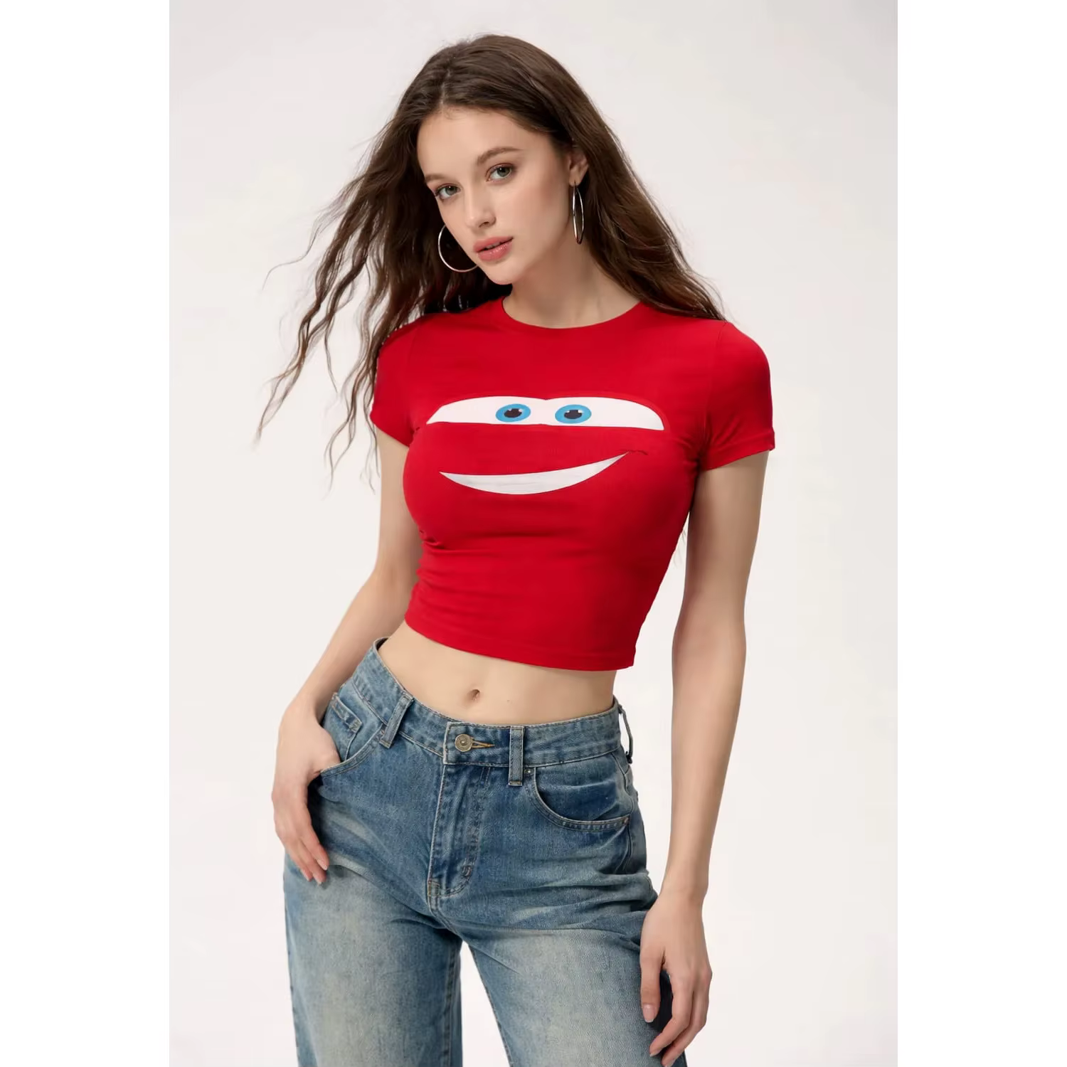 Nouveau T-shirt graphique McQueen Red Car assorti pour couples, collection été 2026 – Crop top femme