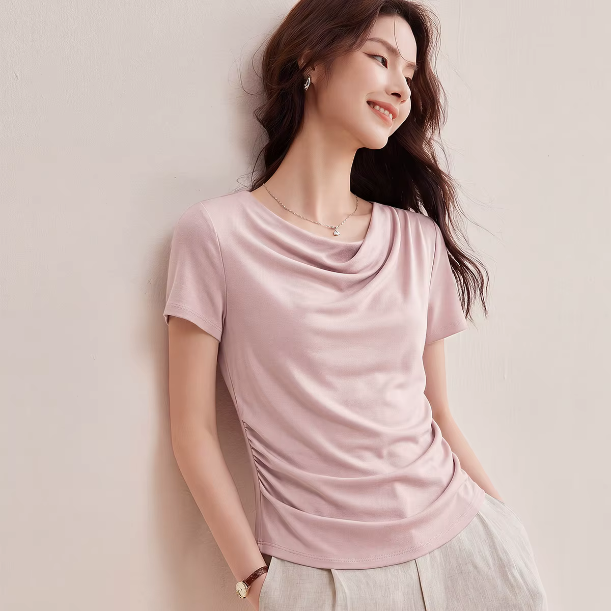 T-shirt en Lyocell pour femme, col drapé, froncé sur les côtés, coupe ajustée, uni, manches courtes,