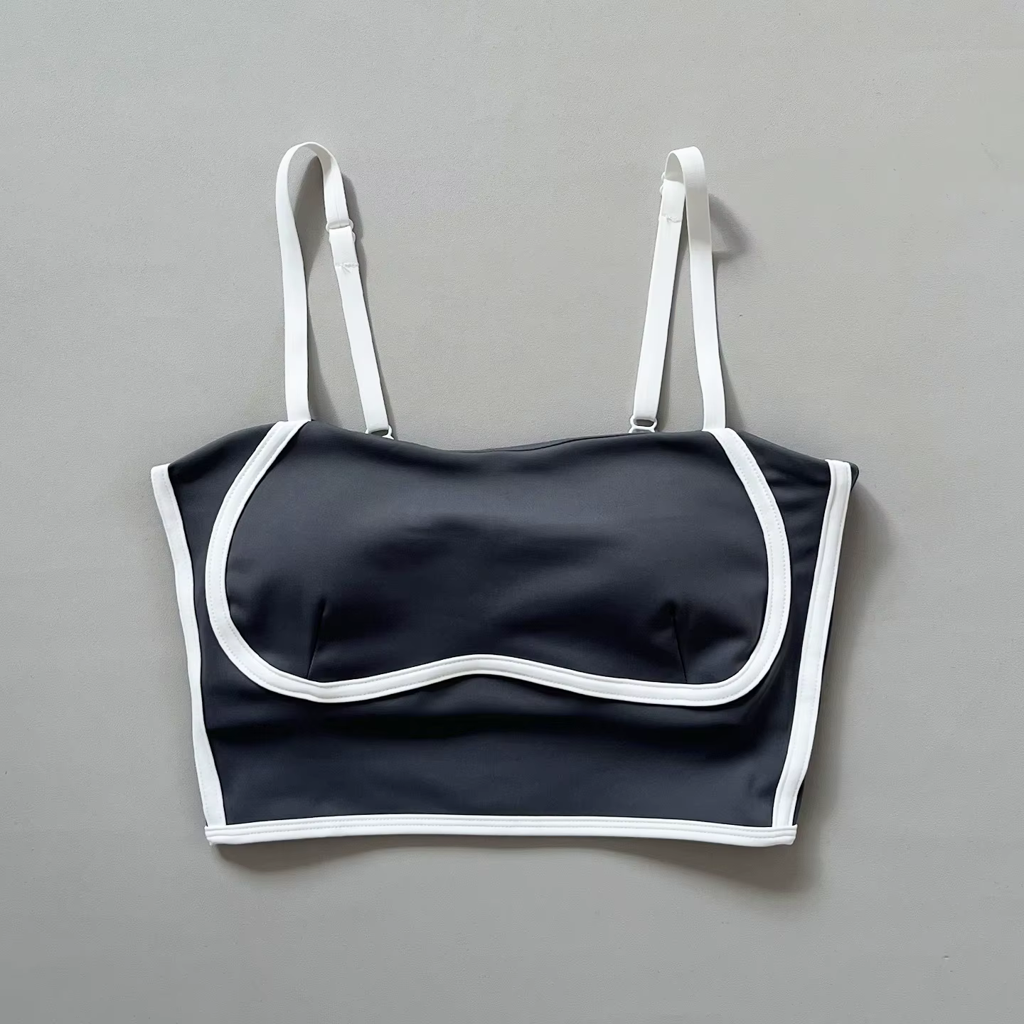 Nouveau débardeur de sport pour femme avec coussinets de soutien-gorge intégrés pour la course à pie