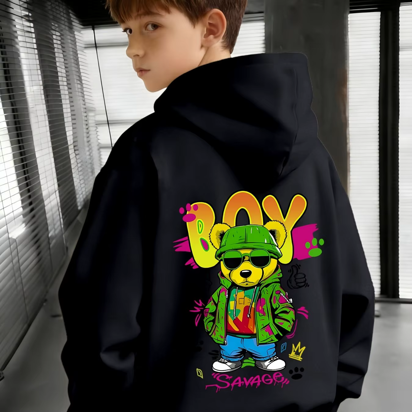 Sweat-shirt avec imprimé de dessin animé Cool Bear et texte anglais dégradé « BOY ». Lavable en mach