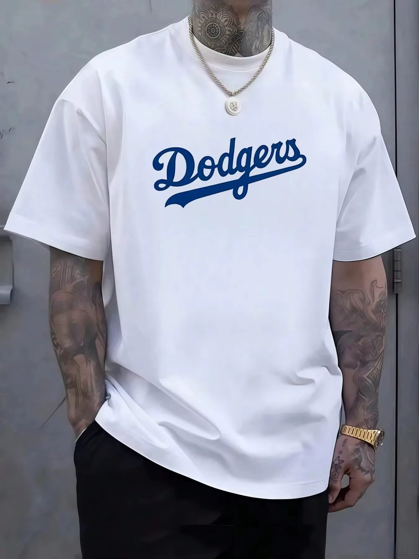 T-shirt pour homme 2026 avec emblème des Dodgers en lettres cursives bleu foncé, célébrant l'héritag