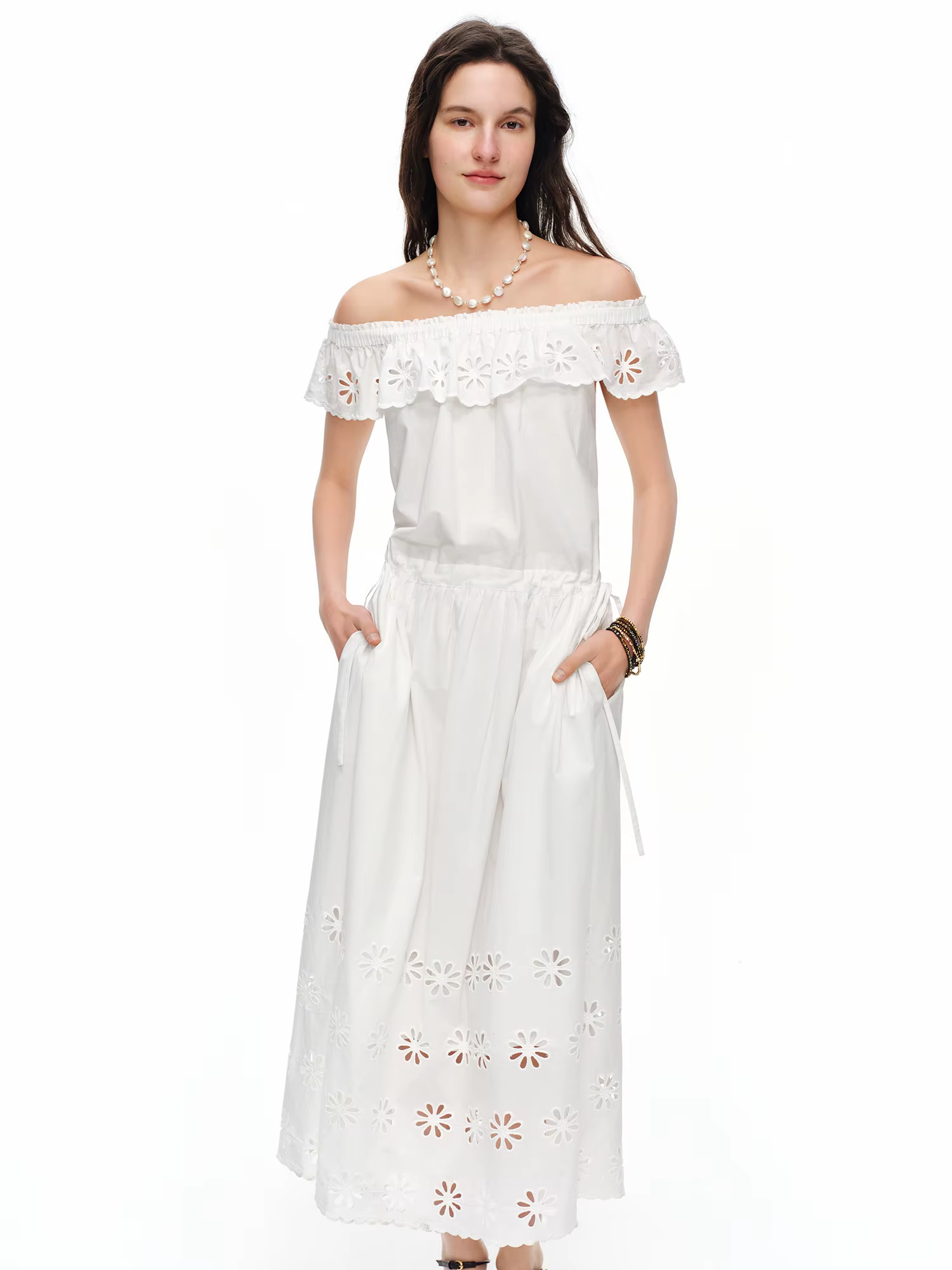 Robe DUSHU florale à épaules dénudées avec broderie et lacets, blanche, coupe trapèze amincissante,