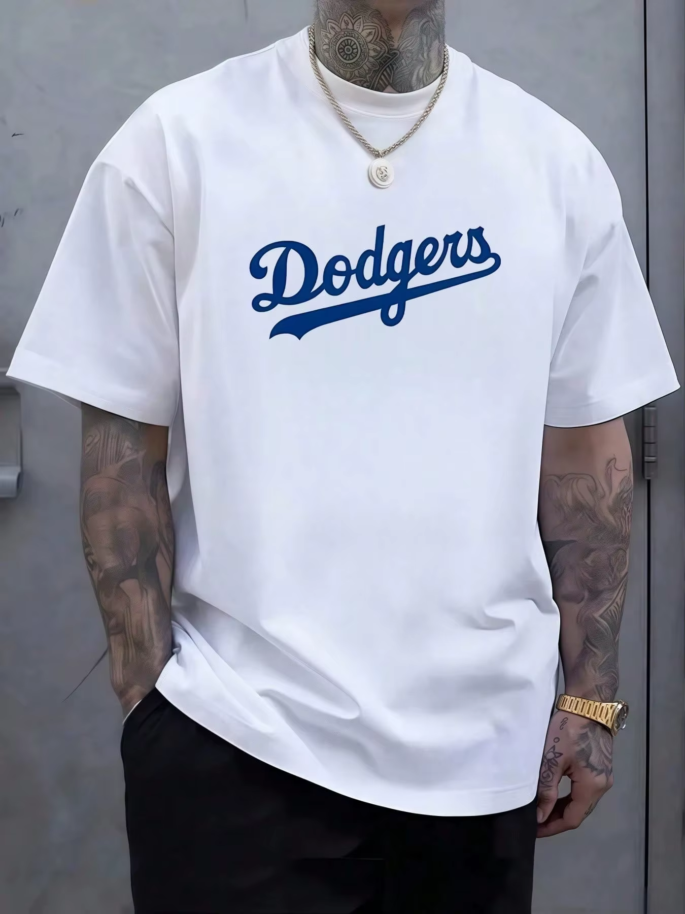 T-shirt pour homme 2026 avec emblème des Dodgers en lettres cursives bleu foncé, célébrant l'héritag