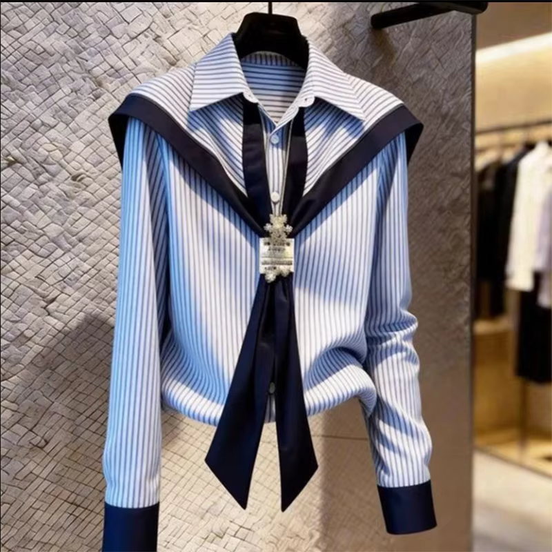 Haut à manches longues élégant et unique pour femme, collection Printemps 2026, design français, vêt