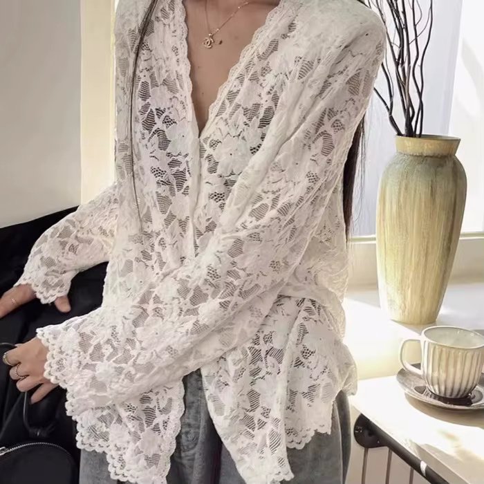 Chemise de protection solaire à manches longues en dentelle, coupe ample, ajourée et légèrement tran