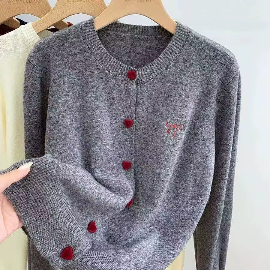 Cardigan en tricot pour femme 2026, broderie nœud, col rond, boutonnage simple, boutons en forme de 