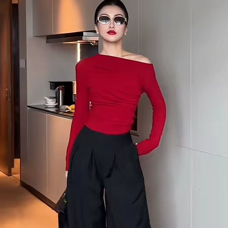 2025 Slim blanc T-shirt noir rouge femme T-shirt Sexy plaine vêtements hors épaule haut pour les fem