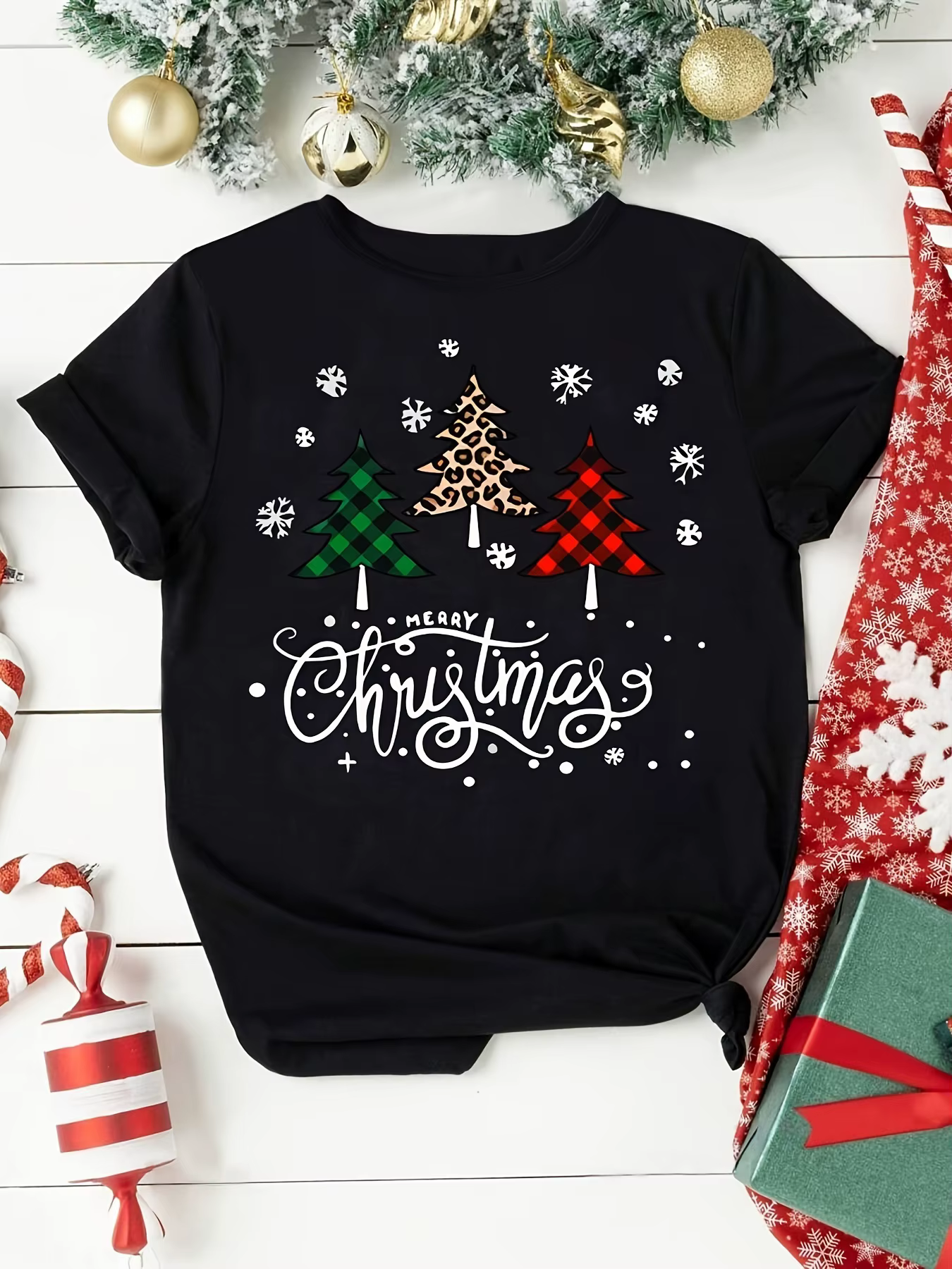 T-shirt à manches courtes et col rond pour femme, vêtement d'été décontracté, imprimé arbre de noël,