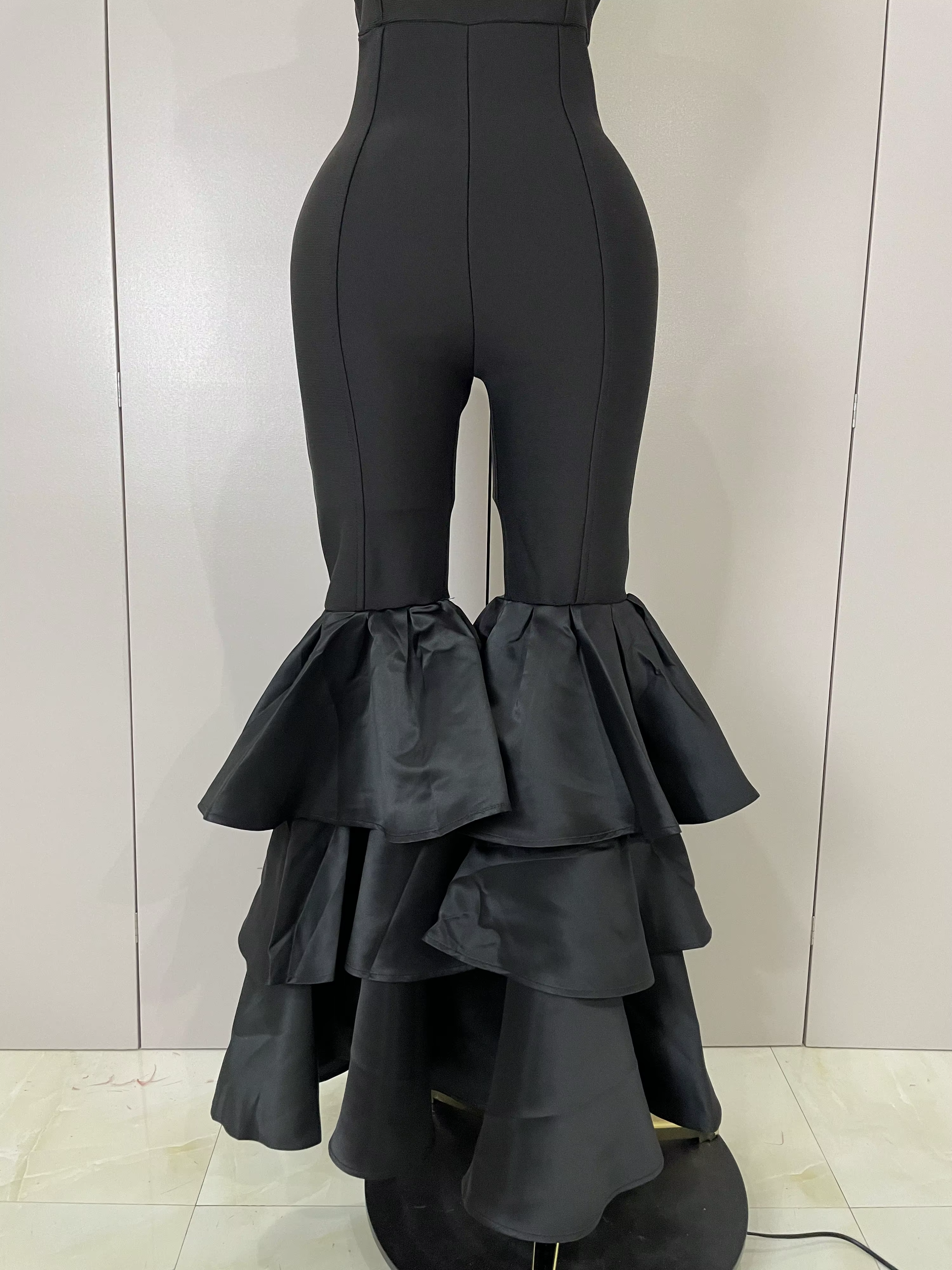 Luxe anniversaire Sexy bretelles noir volants moulante Flare Bandage combinaison 2025 femmes célébri