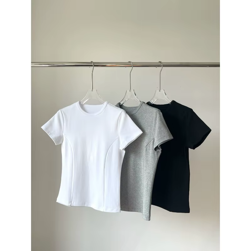 T-shirt à manches courtes et col rond, base classique en coton, épaules extensibles, couleur unie