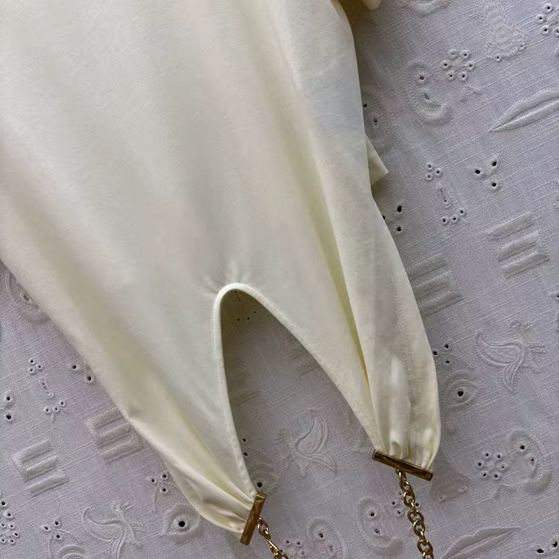 T-shirt asymétrique à col rond et manches courtes pour femme, orné de chaînes, décontracté et de hau