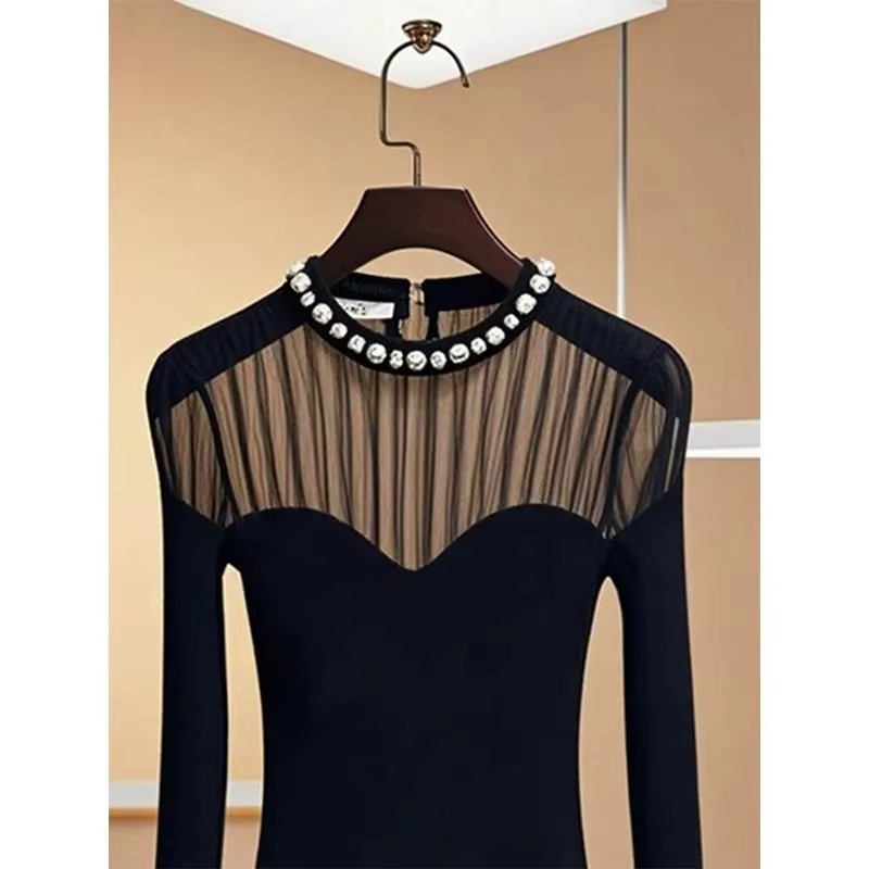 T-shirt en maille cousue noire de style français chic et unique pour femme en hiver