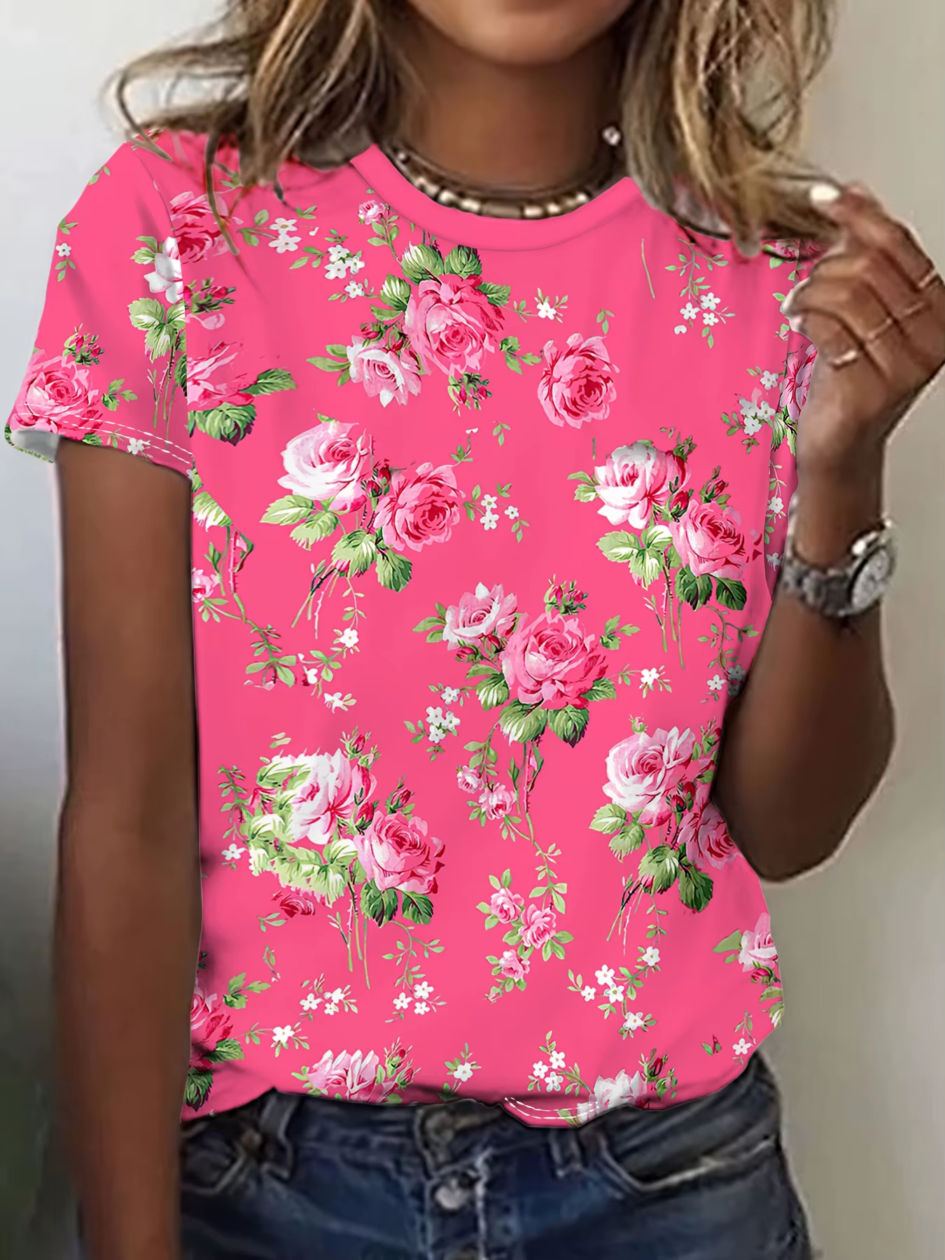 Tee-shirt pour femme – Graphique à motif floral rose, design de jardin romantique classique pour un