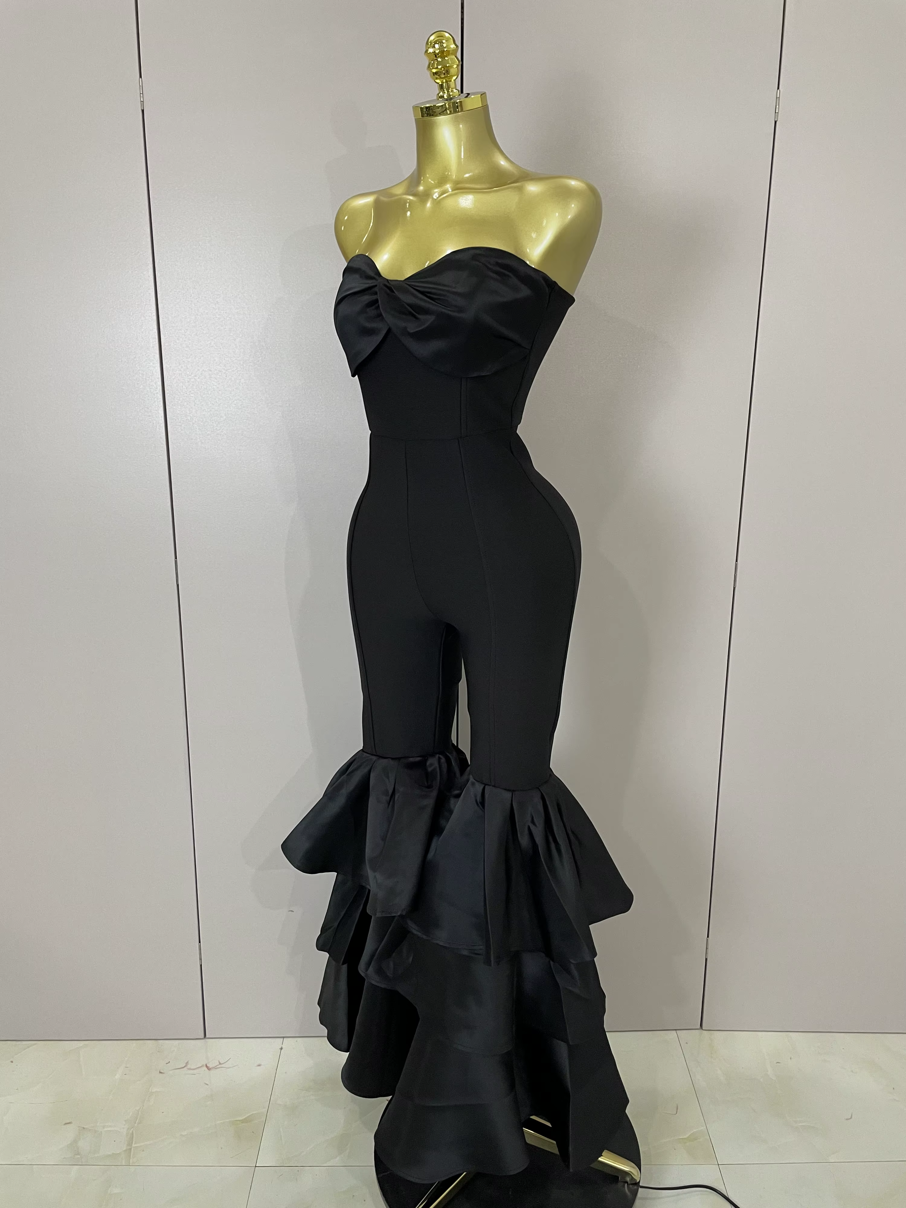 Luxe anniversaire Sexy bretelles noir volants moulante Flare Bandage combinaison 2025 femmes célébri