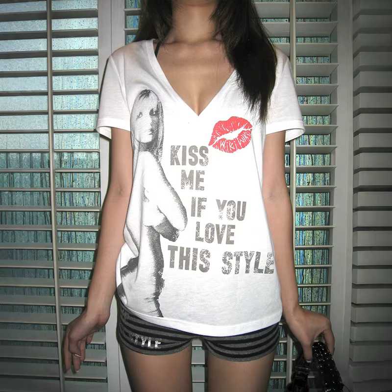 Karrcat Trashy Y2k lettre impression T-shirt Grunge esthétique à manches courtes col en v hauts Vint