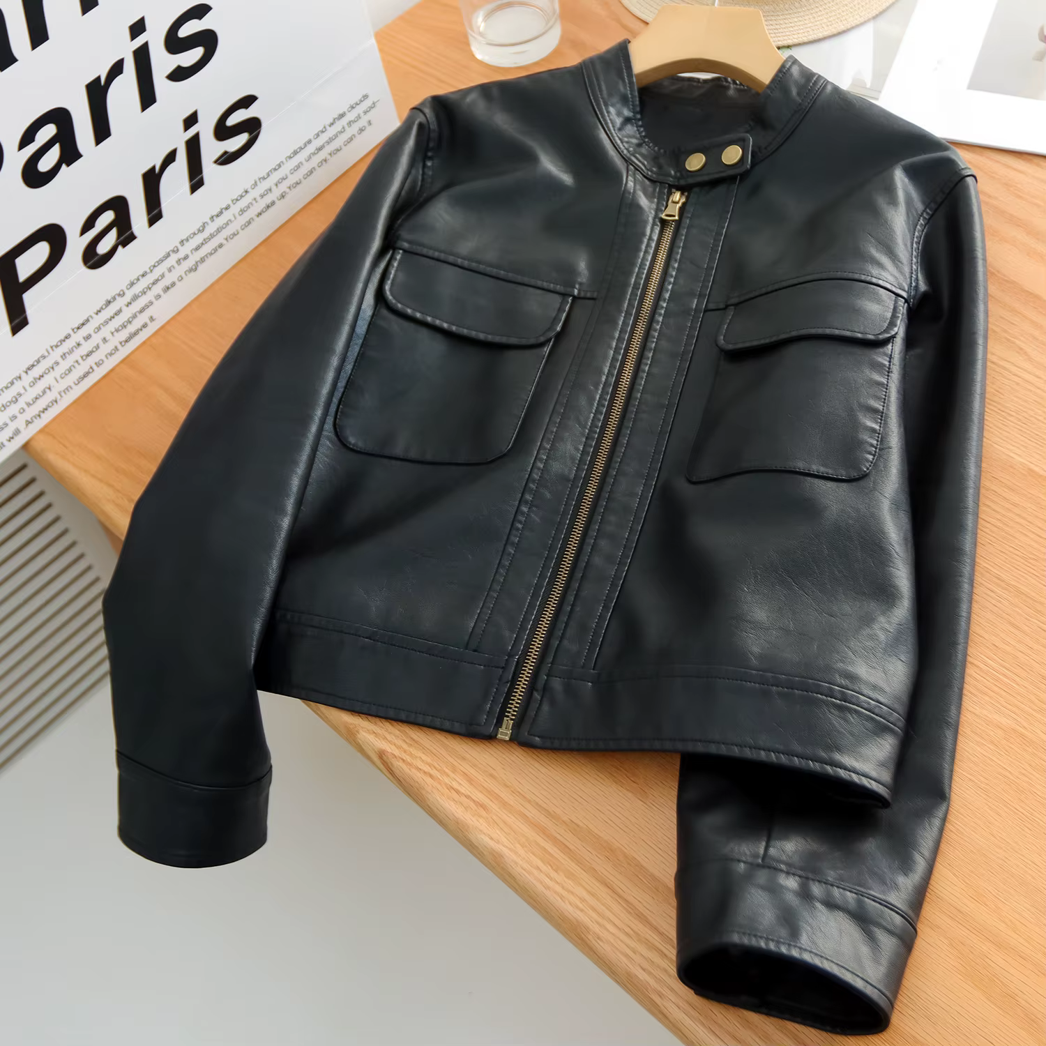 Veste zippée en cuir PU pour femme — Manteau court en similicuir avec col montant et poches à rabat