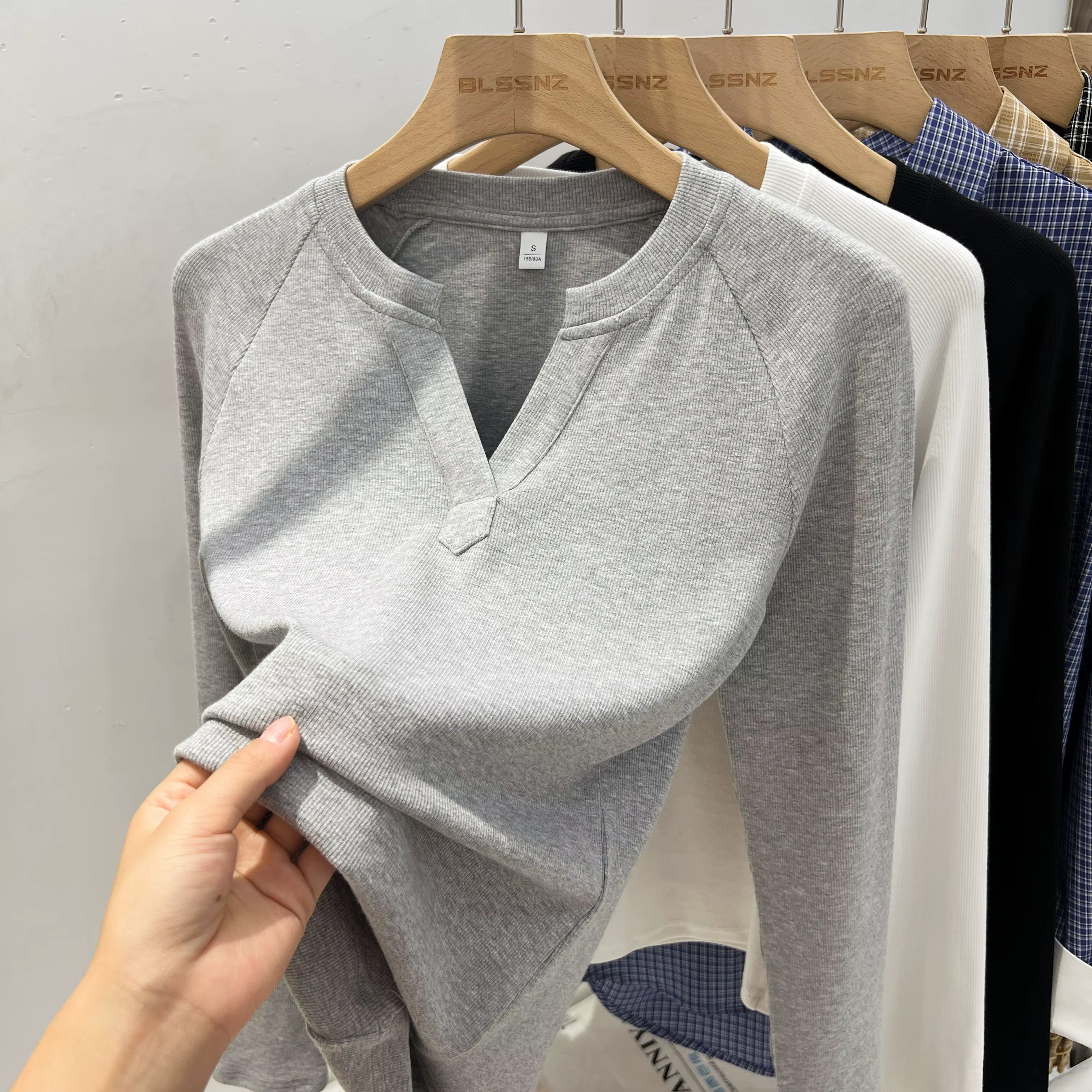 T-shirt basique ajusté à col en V et manches longues pour femme, style coréen, polyvalent, simple, c