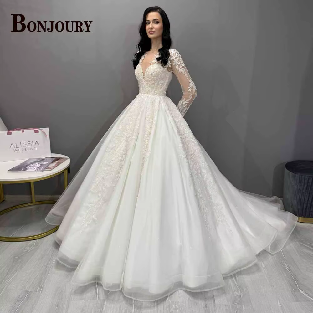 BONJOURY Robe de mariée charmante pour femmes avec appliques, col rond, laçage, traîne courte, Vesti