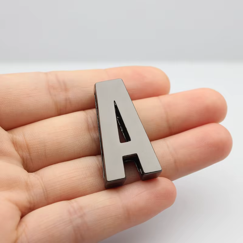 10 breloques coulissantes alphabet anglais, trou de 30 mm, couleur noire unie, pour bracelets, colli