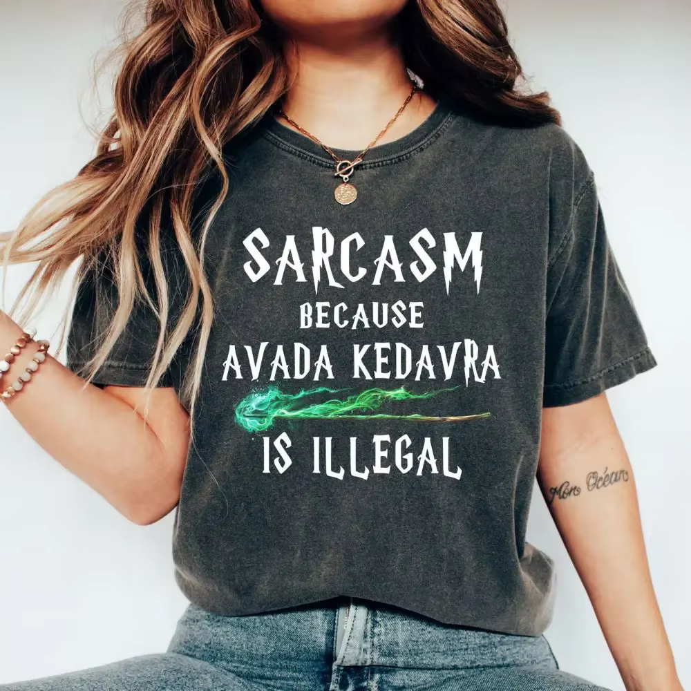 Chemise baguette magique rétro sarcasme parce que Avada Kedavra est illégal chemise unisexe école t-