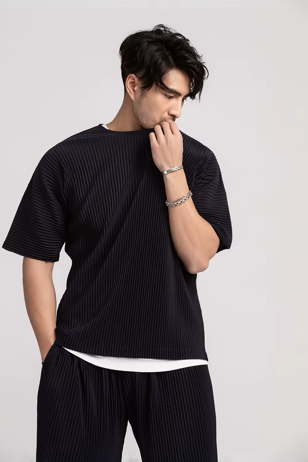 Miyake T-Shirt plissé pour hommes vêtements d'été à manches courtes T-Shirt uni mode chemises noires