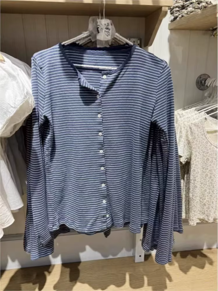 Bleu blanc rayé oeillet T-shirt femmes col rond simple boutonnage coton à manches longues T-shirt mi
