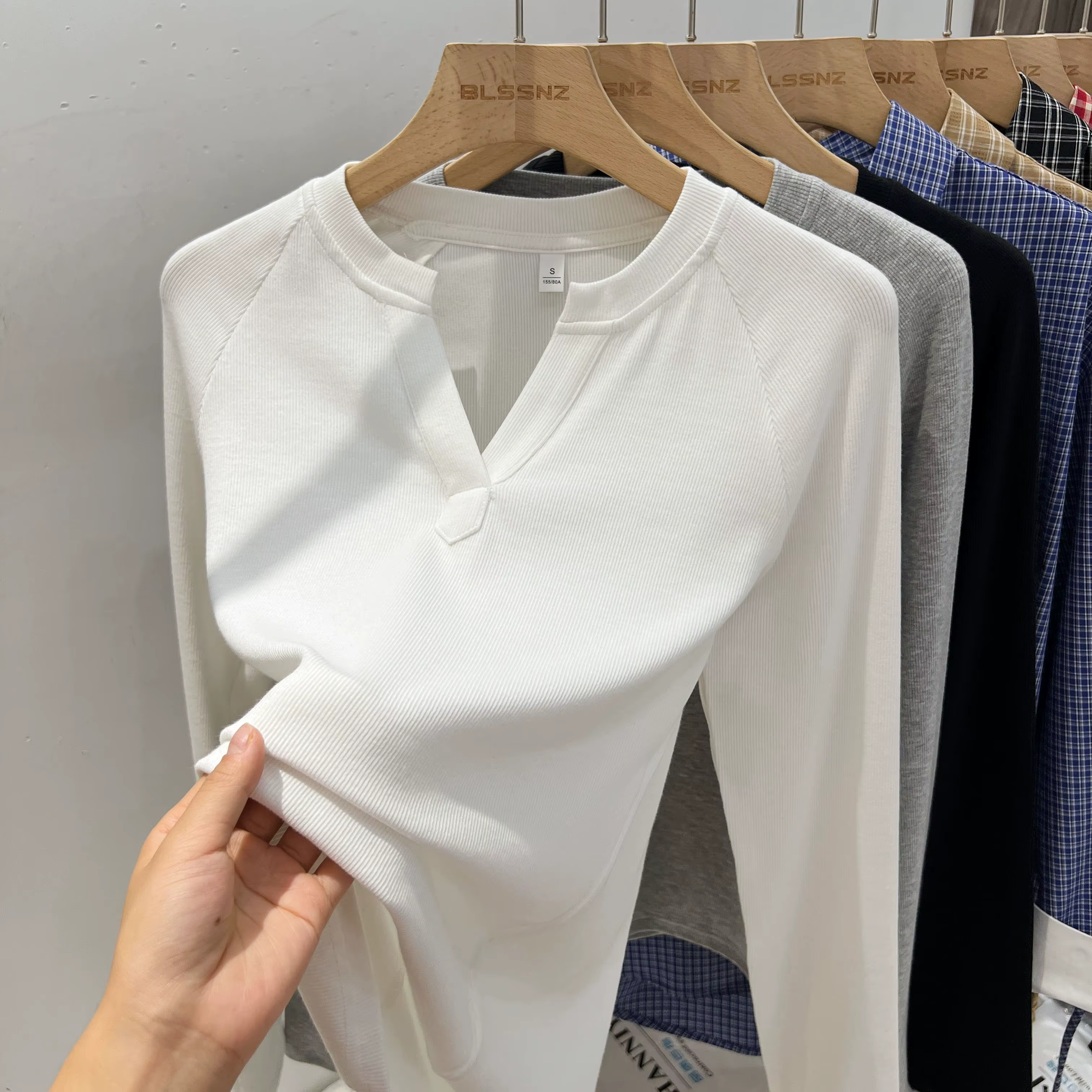 T-shirt basique ajusté à col en V et manches longues pour femme, style coréen, polyvalent, simple, c