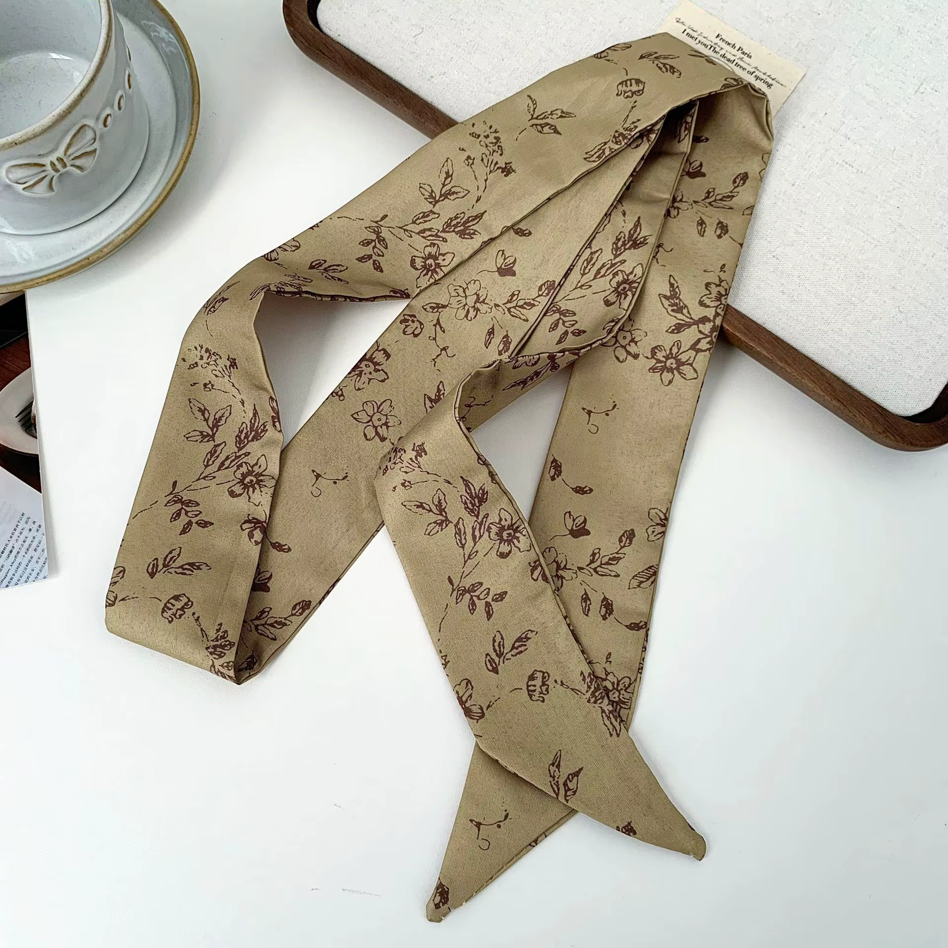 Écharpe à pois : élégante et sophistiquée pour femme, foulard bohème esthétique, idéale pour les fêt
