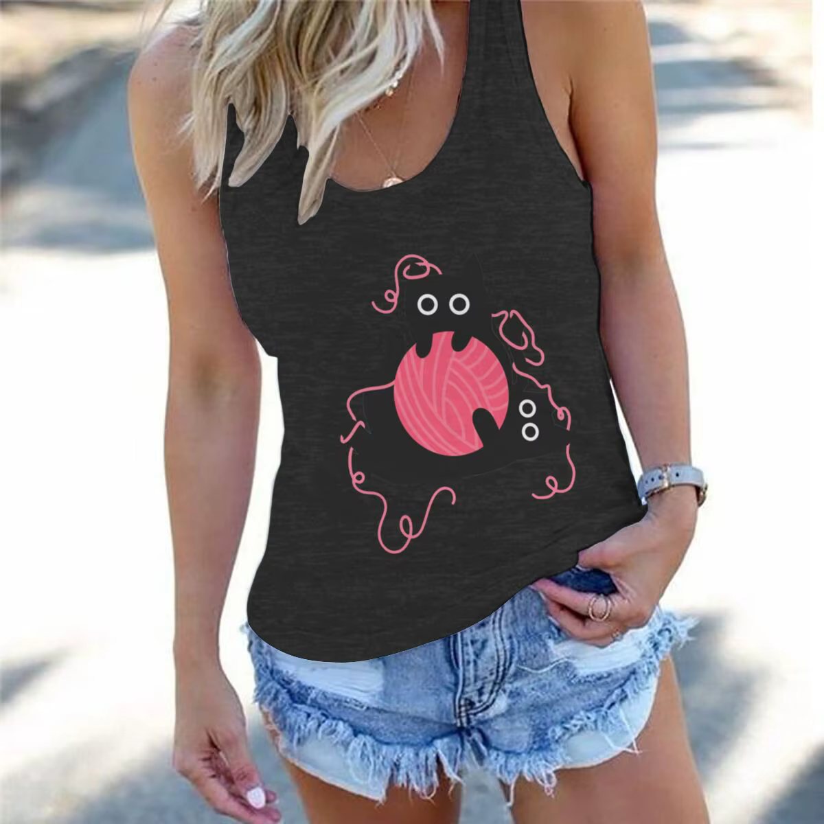 Débardeur graphique chat noir amusant pour femme, motif chat de dessin animé, style racerback, tenue