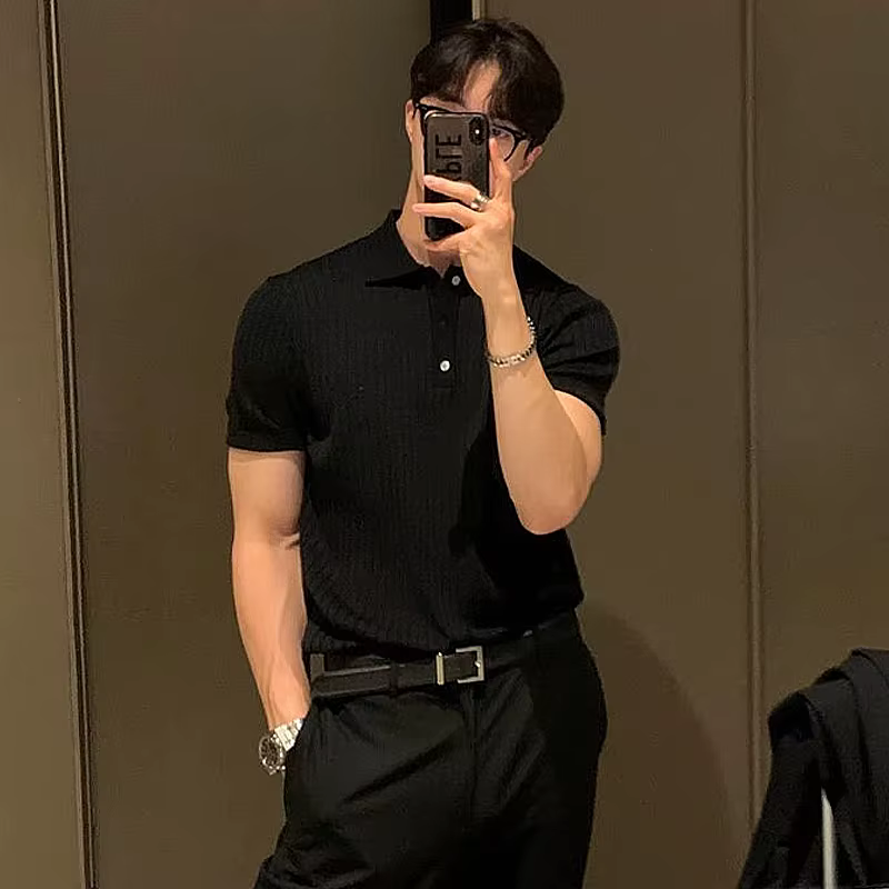 Vêtements d'été pour hommes rétro tricot revers rayé Polo couleur unie à manches courtes mode léger