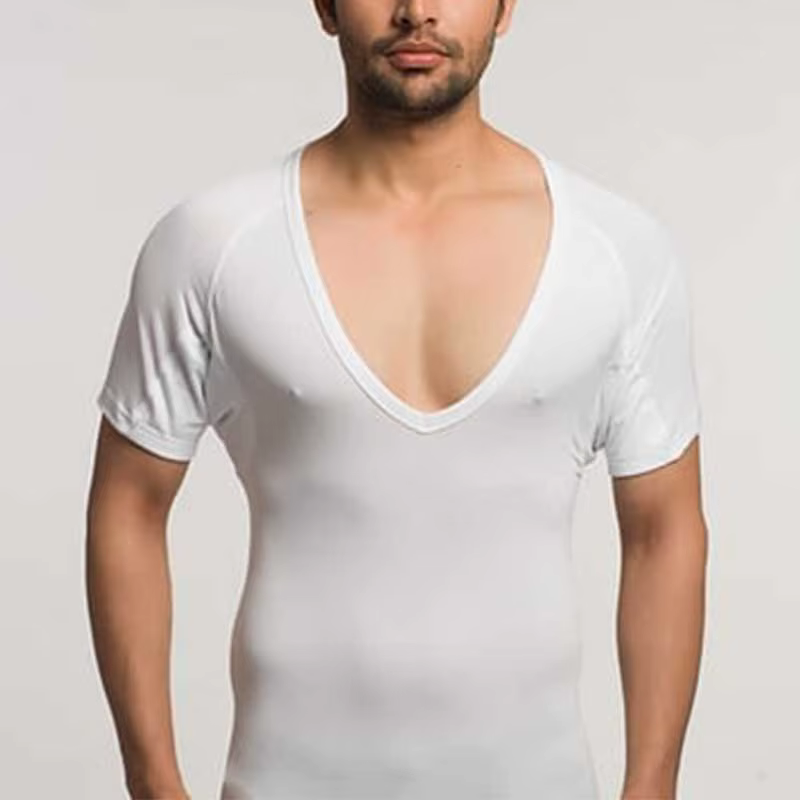 T-shirt à col en V profond pour hommes
