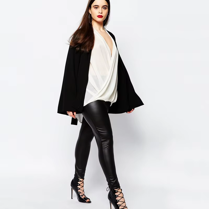 Veste noire unie à manches longues évasées pour femme