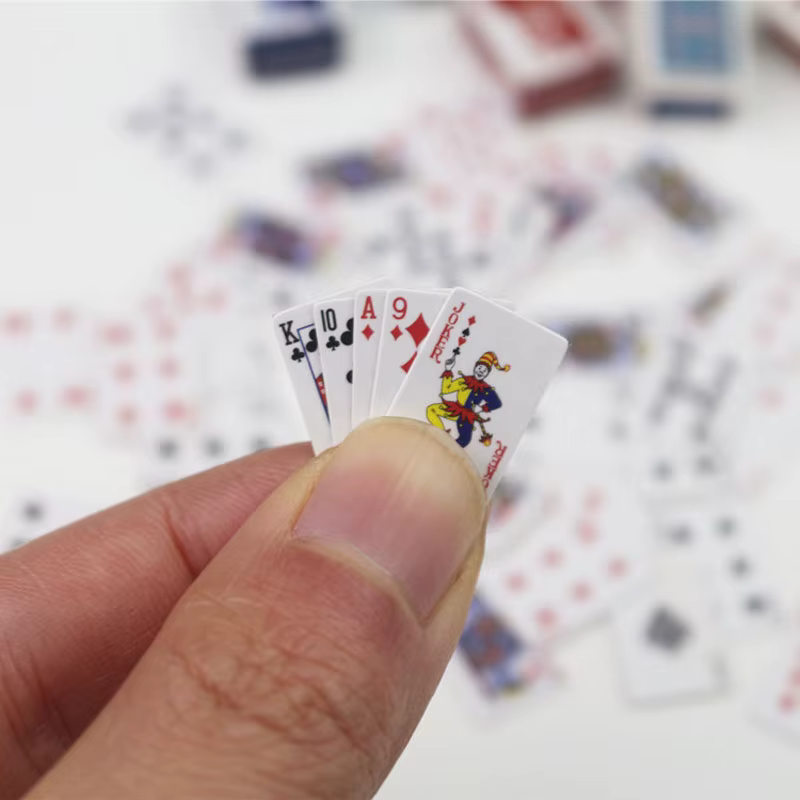 Mini cartes à jouer amusantes et mignonnes