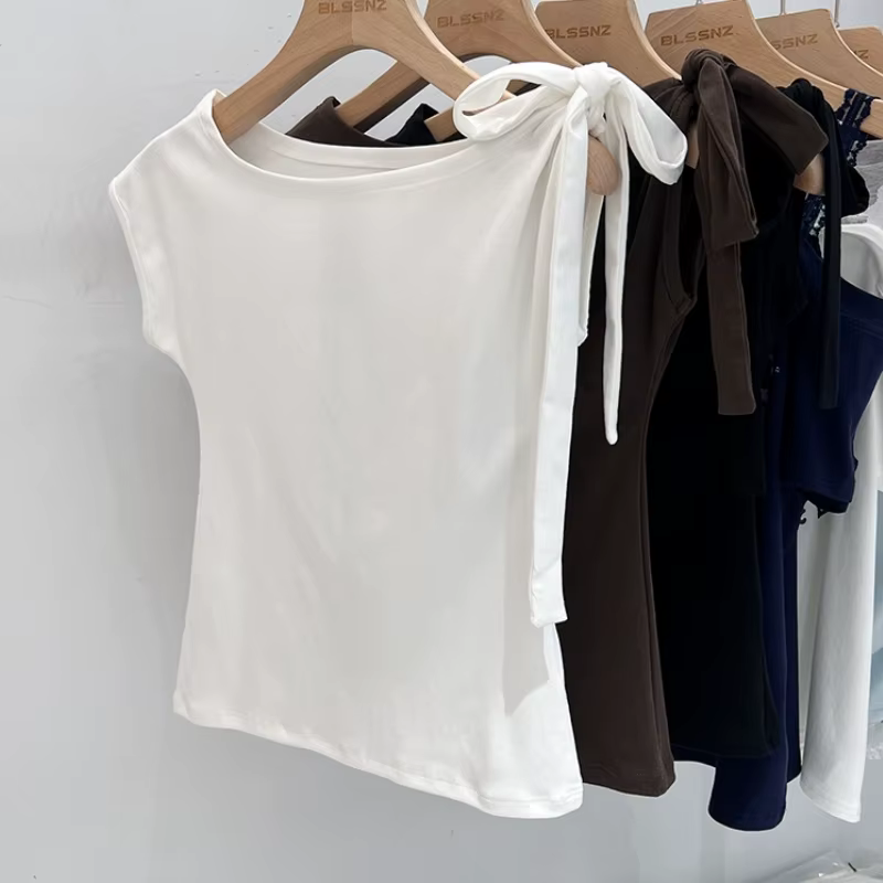 Nouveau T-shirt blanc à manches courtes pour femme, été 2026, avec détail nœud sexy, hauts décontractés et polyvalents pour femme, style coréen, couleur unie