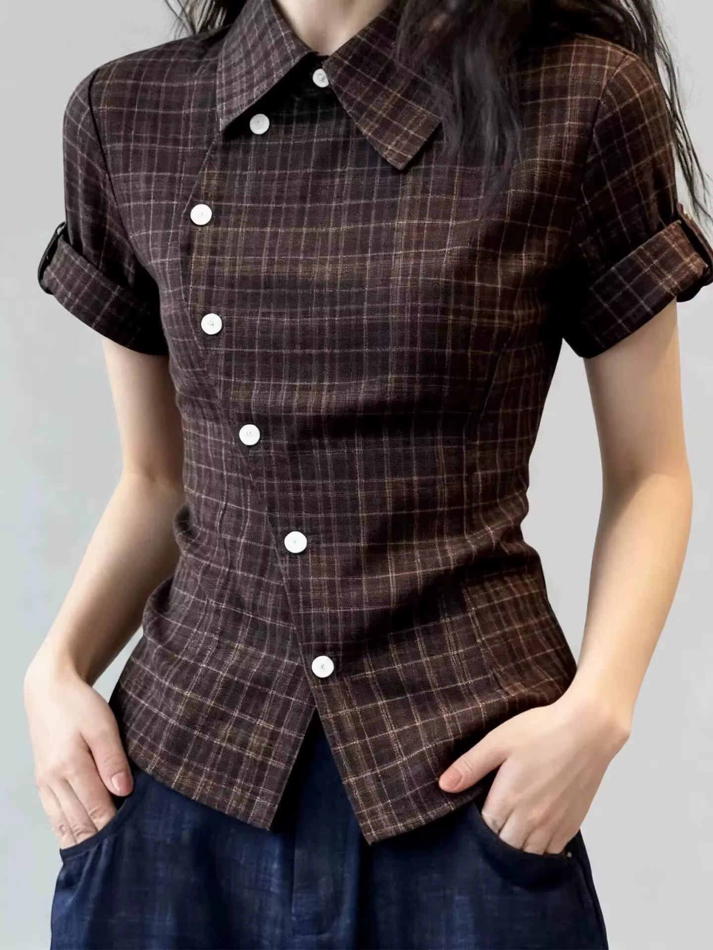 Chemise à manches courtes à carreaux couleur café rétro pour femmes