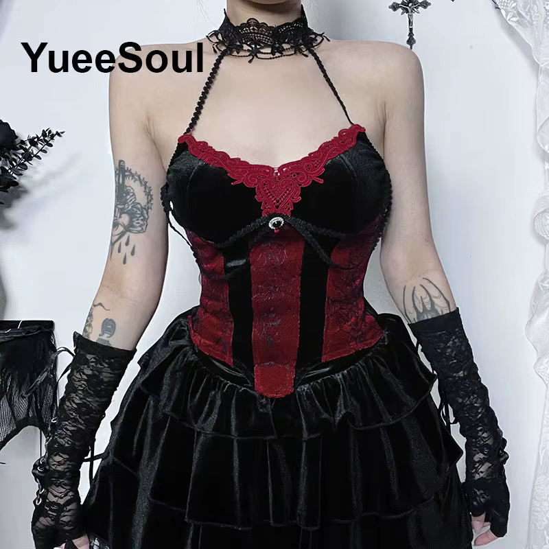Crop tops gothiques noirs en dentelle et résille