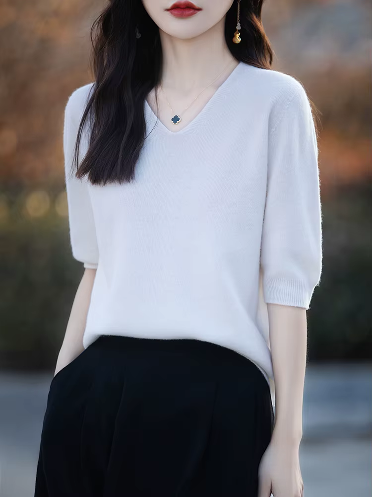 T-shirt à col en V en laine mérinos pour femmes