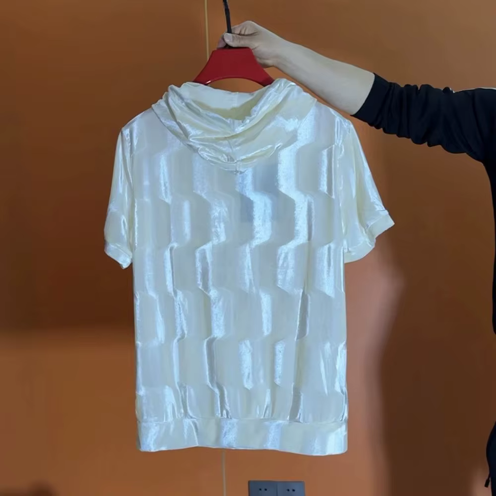 T-shirt à capuche doux et lisse pour homme