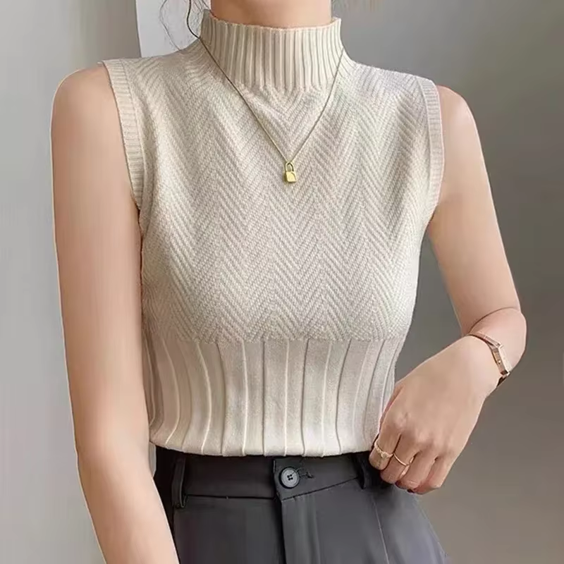 Haut court noir précieux pour femme