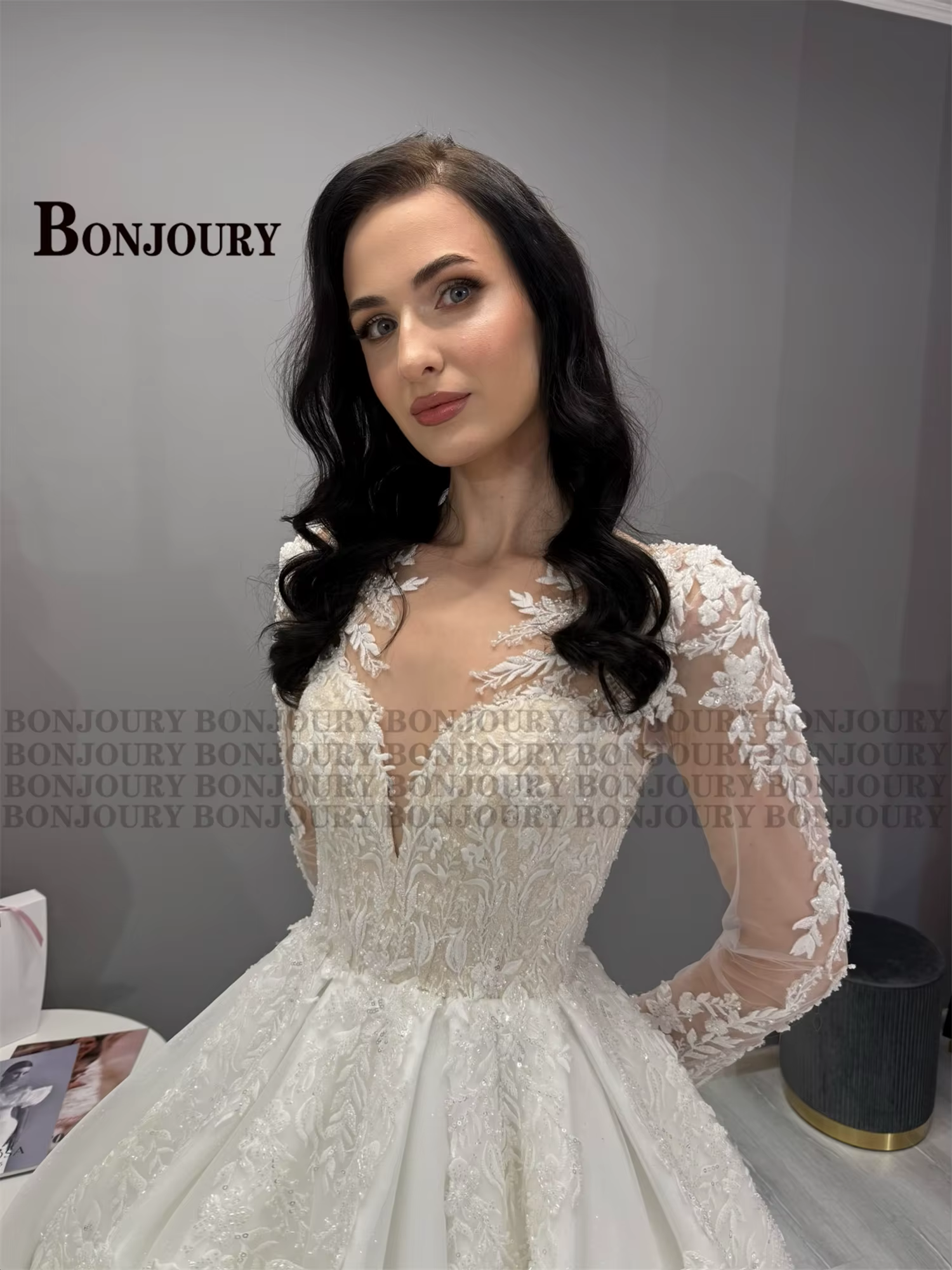 BONJOURY Robe de mariée charmante pour femmes avec appliques, col rond, laçage, traîne courte, Vestidos De Novia, Brautmode, sur mesure