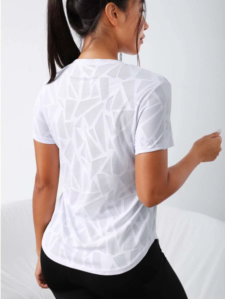 T-shirt chic à imprimé géométrique pour femme – Ourlet incurvé flatteur